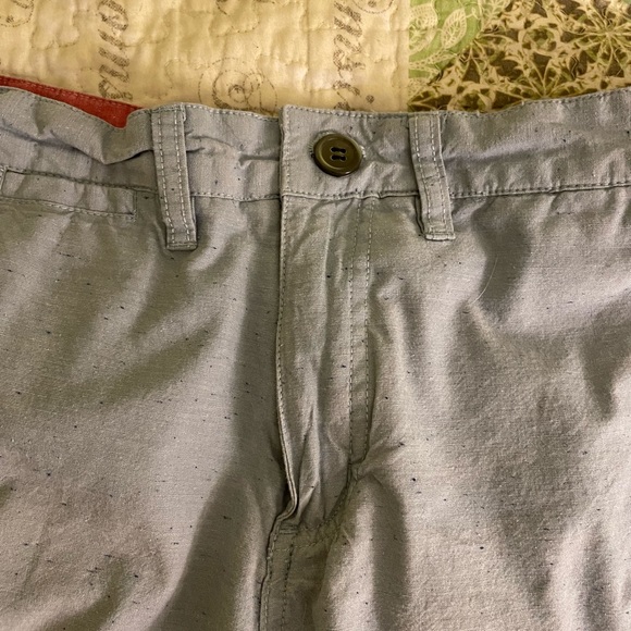 Quicksilver men’s shorts. Light gray-blue w/flecks. 99% cotton blend Size 28-EUC - Picture 5 of 7